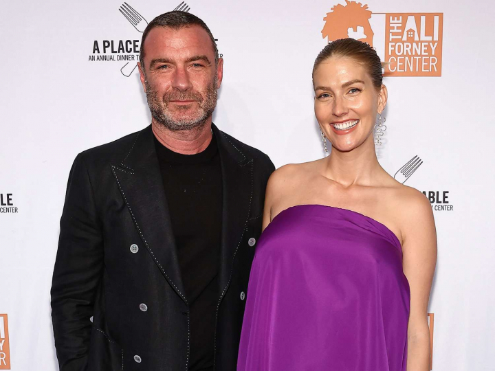 Liev Schreiber s-a casatorit cu iubita lui insarcinata si mai tanara cu 24 de ani - FOTO Liev Schreiber s-a casatorit cu iubita lui insarcinata si mai tanara cu 24 de ani - FOTO