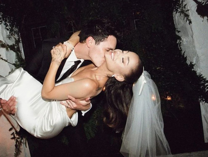 Ariana Grande divorteaza! Cu ce vedeta a fost vazuta in timpul finalei de la Wimbledon Ariana Grande divorteaza! Cu ce vedeta a fost vazuta in timpul finalei de la Wimbledon