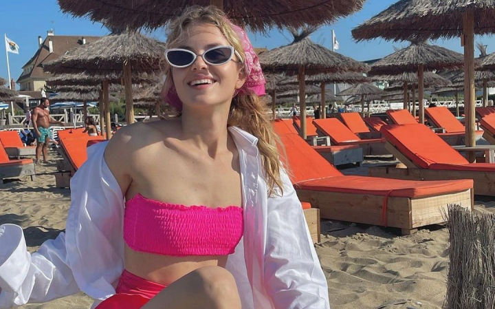 Alina Caraus a implinit 26 de ani! Ce tinuta a purtat stilista in aceasta zi speciala, dar si ce cadouri a primit - FOTO/VIDEO Alina Caraus a implinit 26 de ani! Ce tinuta a purtat stilista in aceasta zi speciala, dar si ce cadouri a primit - FOTO/VIDEO