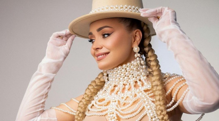 Kornelia Stefanet - o noua premiera muzicala! Vezi cum suna refrenul piesei „Batuta cu foc” - VIDEO Kornelia Stefanet - o noua premiera muzicala! Vezi cum suna refrenul piesei „Batuta cu foc” - VIDEO