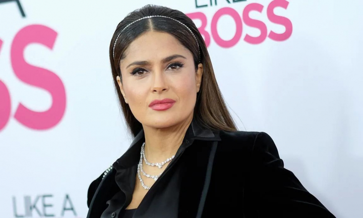 Salma Hayek a dezvaluit secretul frumusetii ei! Ce face actrita ca sa se mentina in forma la 56 de ani Salma Hayek a dezvaluit secretul frumusetii ei! Ce face actrita ca sa se mentina in forma la 56 de ani