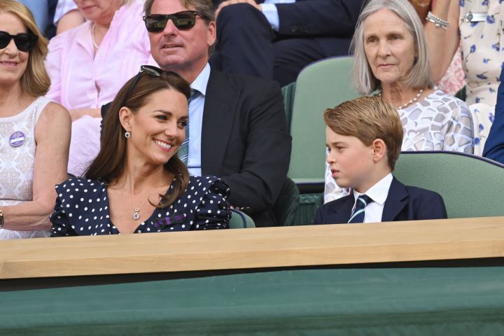 Chipesul print George, in portretul oficial de la 10 ani. Ce traditie a rupt Kate Middleton cu aceasta ocazie - FOTO Chipesul print George, in portretul oficial de la 10 ani. Ce traditie a rupt Kate Middleton cu aceasta ocazie - FOTO