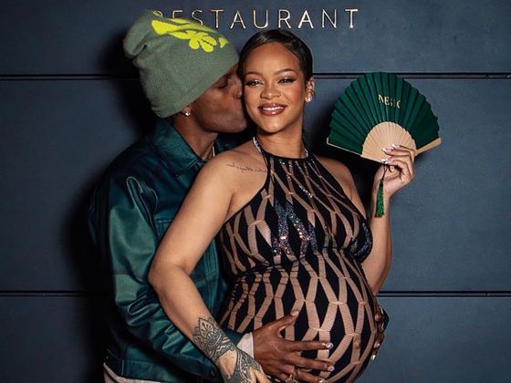 Hainele devin neincapatoare pentru Rihanna! Cum arata vedeta cu cateva zile inainte de nastere Hainele devin neincapatoare pentru Rihanna! Cum arata vedeta cu cateva zile inainte de nastere