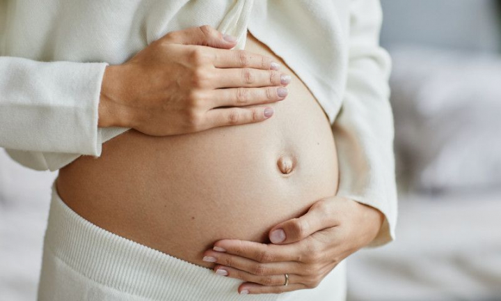 Prin ce cosmar a trecut o femeie care a decis sa fie mama surogat pentru o vedeta: „M-a pus sa citesc in presa ca are copil!”