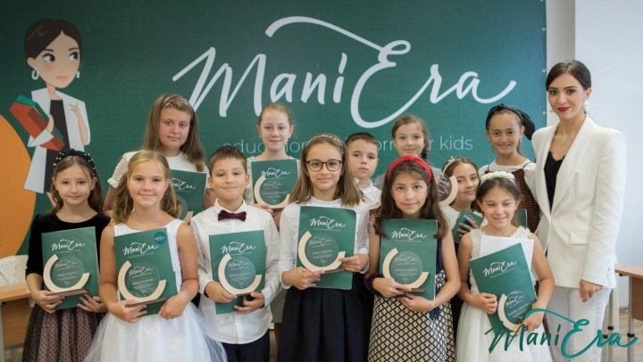 Cat de manierati sunt absolventii ManiEra. Vezi ce invata copiii care frecventeaza cursurile de bune maniere cu Alina Plingau Cat de manierati sunt absolventii ManiEra. Vezi ce invata copiii care frecventeaza cursurile de bune maniere cu Alina Plingau
