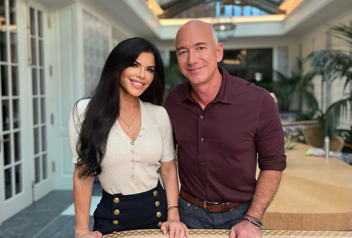 Jeff Bezos si logodnica sa, Lauren Sanchez, surprinsi in ipostaze tandre, in Italia - FOTO Jeff Bezos si logodnica sa, Lauren Sanchez, surprinsi in ipostaze tandre, in Italia - FOTO