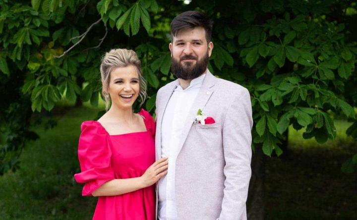 Povestea lor a inceput la PRO TV: el cameraman, ea reporter. Daniela Andreev si iubitul ei si-au unit destinele. Ce reactie a avut mirele cand a vazut-o in rochie de mireasa - VIDEO