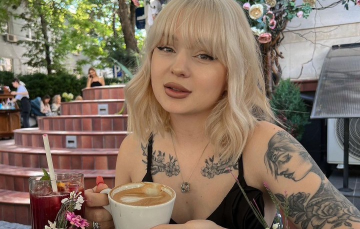 Stil si extravaganta! Ce tinute a ales sa poarte Daniela Costetchi pentru Untold, cel mai grandios festival din Romania - FOTO Stil si extravaganta! Ce tinute a ales sa poarte Daniela Costetchi pentru Untold, cel mai grandios festival din Romania - FOTO