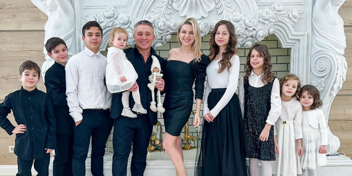 Motiv de sarbatoare in familia Carnat! Ce eveniment este astazi: „Abia asteptam sa...” - FOTO Motiv de sarbatoare in familia Carnat! Ce eveniment este astazi: „Abia asteptam sa...” - FOTO