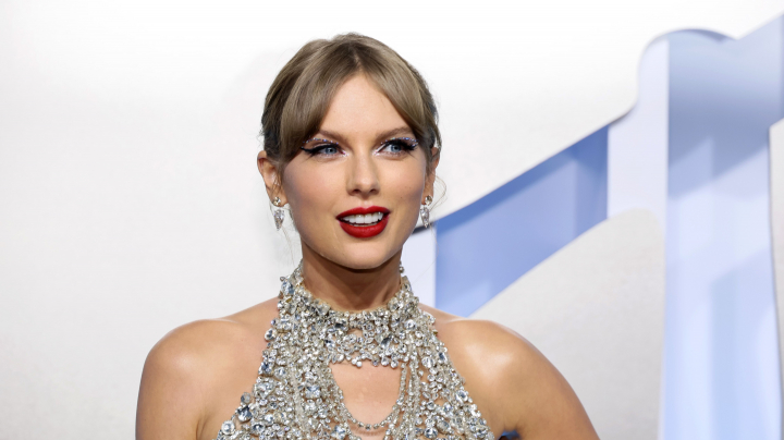 Taylor Swift, la un pas sa devina miliardara datorita turneului „Eras”. Recordurile setate de artista americana