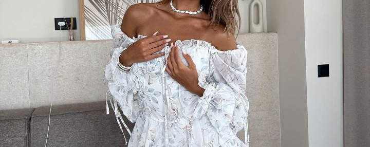 Posesoarea bronzului perfect! Cine este interpreta de la noi care a evadat pe Insula Thassos - FOTO