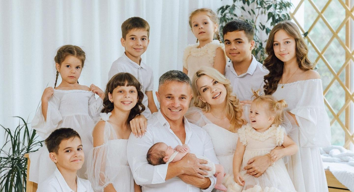 Familia Carnat s-a mutat la casa noua! Vezi cum arata aceasta: „Puteti sa ne felicitati oficial” - FOTO Familia Carnat s-a mutat la casa noua! Vezi cum arata aceasta: „Puteti sa ne felicitati oficial” - FOTO