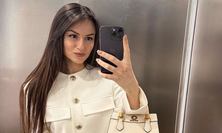 Ella Chistol si-a marit buzele! Sotul boggeritei a publicat un video din cabinetul cosmetologului - VIDEO Ella Chistol si-a marit buzele! Sotul boggeritei a publicat un video din cabinetul cosmetologului - VIDEO