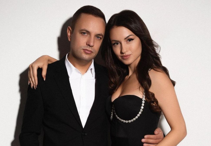 O altfel de nunta! Ella Chistol si sotul sau, Andrei sarbatoresc 10 ani de casatorie. Ce eveniment grandios pregatesc cei doi soti - VIDEO O altfel de nunta! Ella Chistol si sotul sau, Andrei sarbatoresc 10 ani de casatorie. Ce eveniment grandios pregatesc cei doi soti - VIDEO