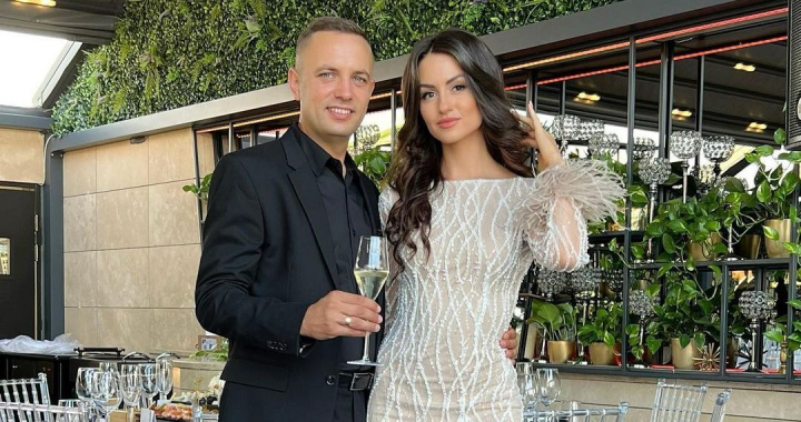 Au avut o nunta mare, cu multi invitati speciali si oameni dragi sufletului!! Ella Chistol si Andrei - plini de emotii la aniversarea celor 10 ani de la casatorie - VIDEO
