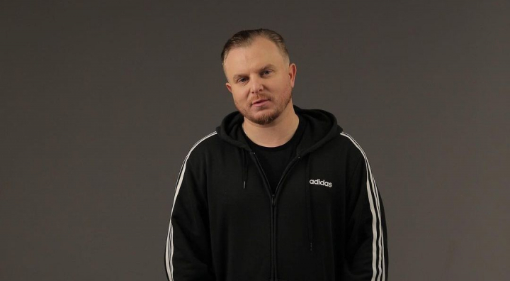 La multi ani, Kapushon! Vezi cum a fost felicitat rapperul de colegii sai de breasla si prieteni - FOTO La multi ani, Kapushon! Vezi cum a fost felicitat rapperul de colegii sai de breasla si prieteni - FOTO