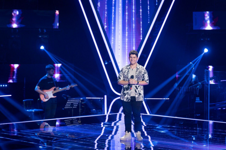 David Mihut, o voce impresionanta si 4 scaune intoarse la Vocea ...