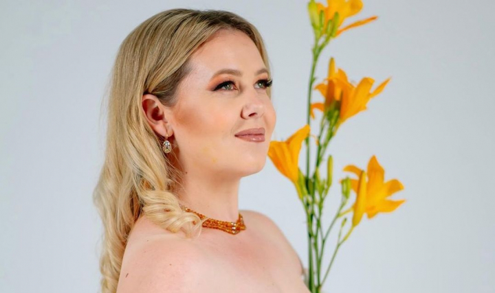 Isi canta emotiile si trairile in piesele sale! Romina Spinu a lansat o melodie noua, iar muzica si versurile ii apartin in totalitate. Vezi cum suna „Doi copii” - VIDEO Isi canta emotiile si trairile in piesele sale! Romina Spinu a lansat o melodie noua, iar muzica si versurile ii apartin in totalitate. Vezi cum suna „Doi copii” - VIDEO