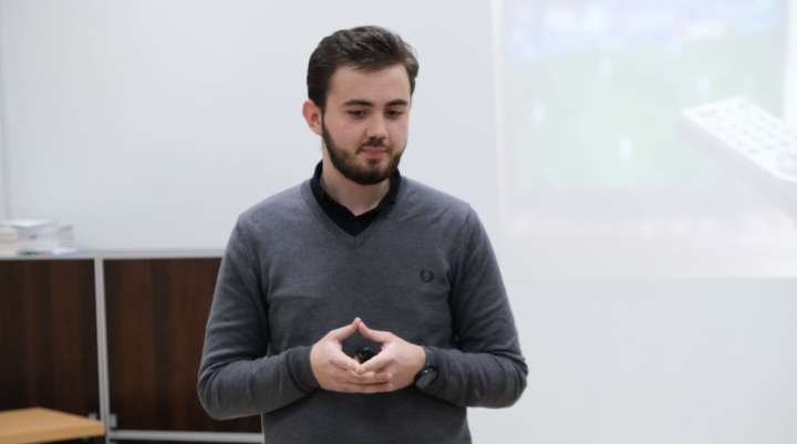 Si-a schimbat complet look-ul! Ce culoare de par a ales sa-si faca reporterul Pro TV, Sergiu Tataru: „Cu mama m-am vazut pe strada. Ea nu m-a recunoscut” - VIDEO Si-a schimbat complet look-ul! Ce culoare de par a ales sa-si faca reporterul Pro TV, Sergiu Tataru: „Cu mama m-am vazut pe strada. Ea nu m-a recunoscut” - VIDEO