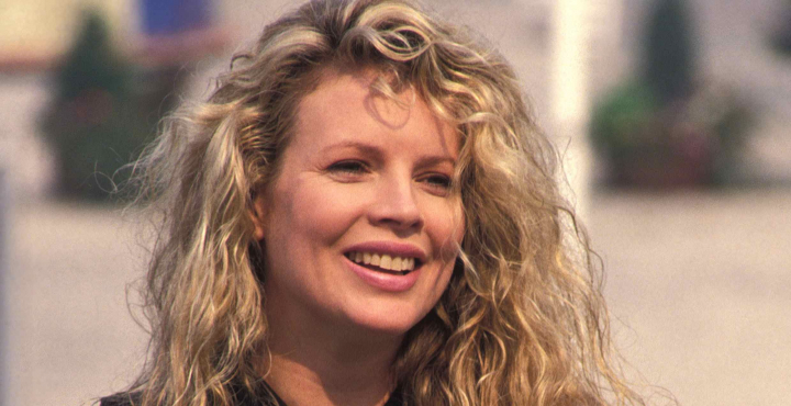 Femeia fatala a anilor ‘80 a ajuns de nerecunoscut! Cum au surprins-o recent paparazzii pe Kim Basinger - FOTO Femeia fatala a anilor ‘80 a ajuns de nerecunoscut! Cum au surprins-o recent paparazzii pe Kim Basinger - FOTO