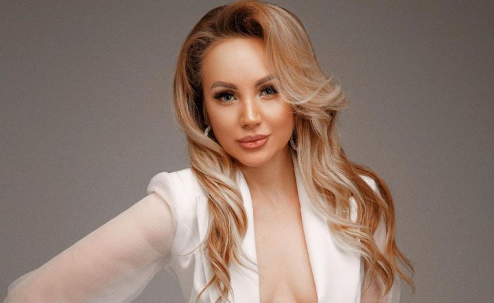 Katalina Rusu este mama a 3 fetite cu care se mandreste! Afla daca isi mai doreste un copil, dar si cum se descurca interpreta: „Mi-a fost frica de toate trei sarcini...”  - VIDEO