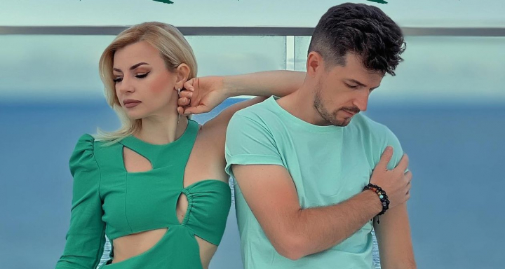 Radu Sirbu si sotia sa, Sianna - o noua premiera muzicala! Cum suna refrenul piesei „Floare la ureche” -VIDEO Radu Sirbu si sotia sa, Sianna - o noua premiera muzicala! Cum suna refrenul piesei „Floare la ureche” -VIDEO