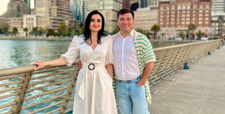 Au facut cunostinta acum 20 de ani si de atunci sunt de nedespartit! Corina Tepes - detalii despre momentul in care l-a vazut pentru prima data pe Costi Burlacu: „Avea cercel intr-o ureche si pantaloni de piele” - VIDEO