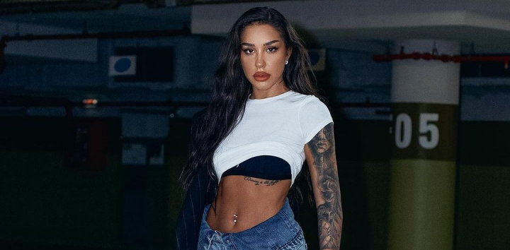 Cristina Stefania, Instagram versus realitate. Imagini din spatele unei sedinte foto - FOTO Cristina Stefania, Instagram versus realitate. Imagini din spatele unei sedinte foto - FOTO