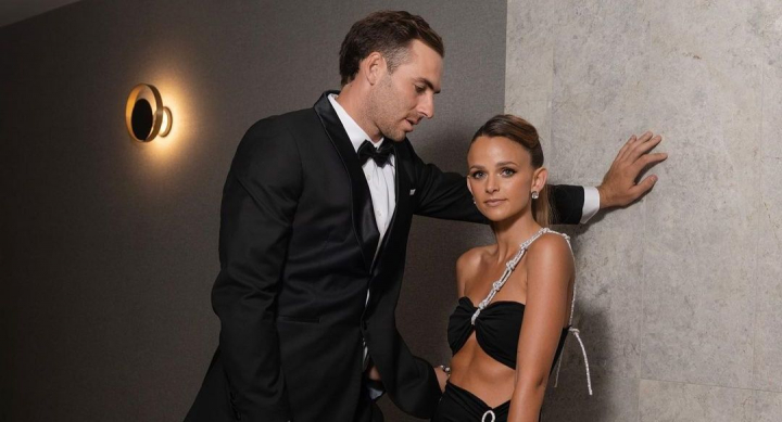 Un jucator de fotbal australian si-a cerut in casatorie iubita bolnava de cancer in stadiul 4. Cum a reactionat ea - FOTO Un jucator de fotbal australian si-a cerut in casatorie iubita bolnava de cancer in stadiul 4. Cum a reactionat ea - FOTO