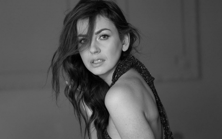 Cand s-a trezit din coma, a realizat ca iubitul a parasit-o si i-a furat afacerea. Povestea de viata a unei femei puternice Cand s-a trezit din coma, a realizat ca iubitul a parasit-o si i-a furat afacerea. Povestea de viata a unei femei puternice