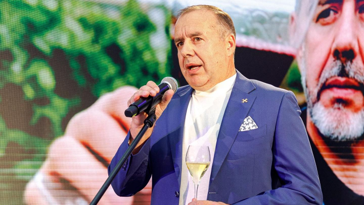 Vinaria Aurelius a lansat primul Ice Sparkling Wine din Europa! Aurel Morar iti explica cum trebuie consumat corect acest spumant: „Se bea rece, la temperatura de...” - VIDEO Vinaria Aurelius a lansat primul Ice Sparkling Wine din Europa! Aurel Morar iti explica cum trebuie consumat corect acest spumant: „Se bea rece, la temperatura de...” - VIDEO