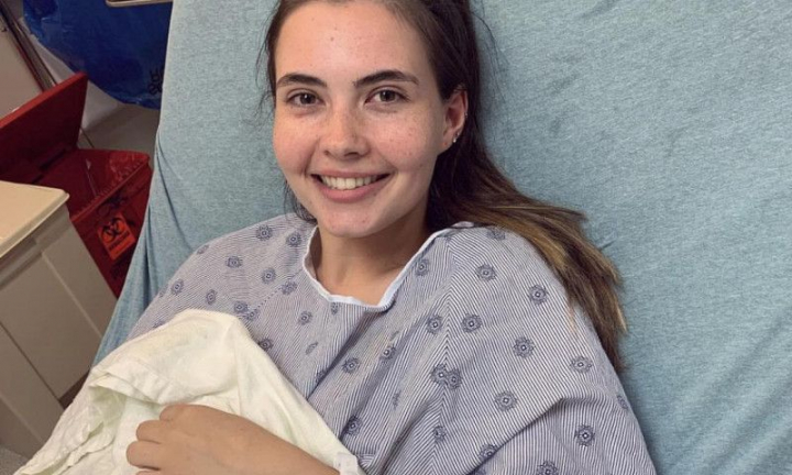 Chinurile prin care trece o femeie zilnic, dupa ce a aflat ca este alergica la apa: „Scalpul meu sangereaza dupa fiecare dus” Chinurile prin care trece o femeie zilnic, dupa ce a aflat ca este alergica la apa: „Scalpul meu sangereaza dupa fiecare dus”