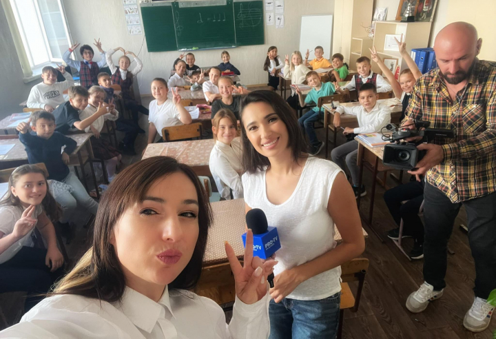 Interpreta cu vocatie de profesor! Cum a ajuns Dana Marchitan sa predea educatia muzicala la 2 licee din tara: „Eu sunt omul care alearga dupa experiente” - VIDEO Interpreta cu vocatie de profesor! Cum a ajuns Dana Marchitan sa predea educatia muzicala la 2 licee din tara: „Eu sunt omul care alearga dupa experiente” - VIDEO