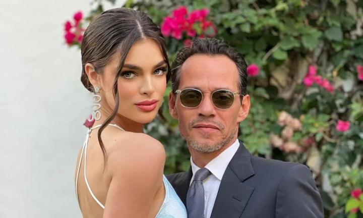 Sarut pasional cu sotia cu 31 de ani mai tanara! La 55 de ani, Marc Anthony e la a patra nevasta, pe care o etaleaza ca pe un trofeu - FOTO Sarut pasional cu sotia cu 31 de ani mai tanara! La 55 de ani, Marc Anthony e la a patra nevasta, pe care o etaleaza ca pe un trofeu - FOTO