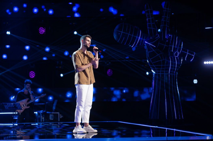 Alejandro Fernandez, revelatia serii la Vocea Romaniei! Cine e tanarul care a intors toate scaunele: „Esti un intreg pachet: arati bine, canti bine!”