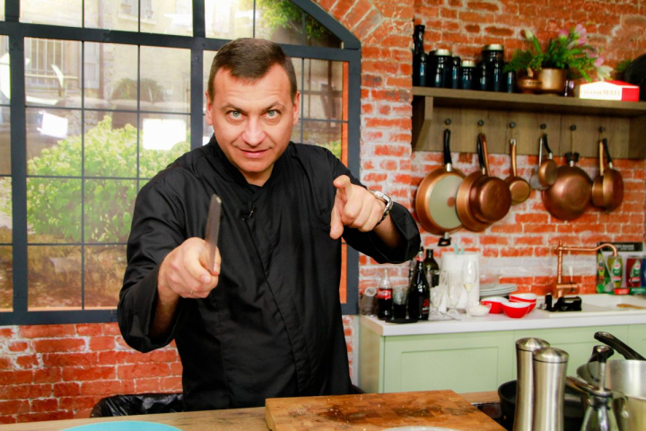 Petru Chicu - adrenalina la cote maxime! Echipat corespunzator chef-ul a dat o tura cu ATV-ul. Cum s-a descurcat, dar si ce emotii a trait - VIDEO