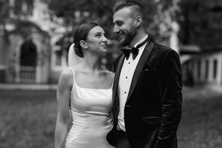 Noi detalii despre cununia Iulianei Maranciuc si a tenorului Dumitru Mitu! Cine este gelosul casei, dar si cine spune cel mai des „Te iubesc” - VIDEO Noi detalii despre cununia Iulianei Maranciuc si a tenorului Dumitru Mitu! Cine este gelosul casei, dar si cine spune cel mai des „Te iubesc” - VIDEO