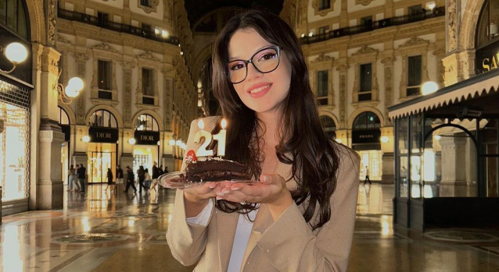 Revenita de la Milano, Cleopatra Stratan si-a organizat ziua de nastere si la Bucuresti. Alaturi de cine a sarbatorit interpreta - FOTO/VIDEO