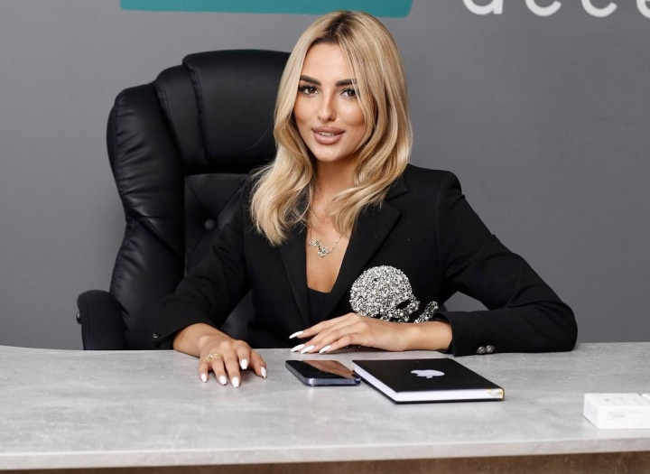 Simplu, natural si feminin! Trucuri practice pentru realizarea corecta a unui machiaj de zi de la Angy Angel - VIDEO Simplu, natural si feminin! Trucuri practice pentru realizarea corecta a unui machiaj de zi de la Angy Angel - VIDEO