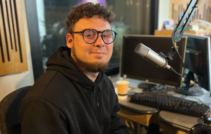 „Nu am parte de hate”! Afla povestea lui Nemax, interpretul care isi scrie singur versurile si muzica - VIDEO „Nu am parte de hate”! Afla povestea lui Nemax, interpretul care isi scrie singur versurile si muzica - VIDEO