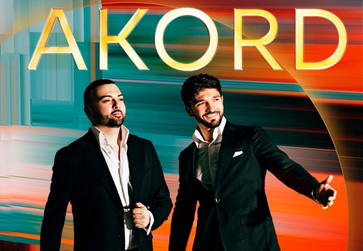 Trupa Akord a revenit cu un nou stil melodic! Cum suna refrenul melodiei „Hora de sarbatoare”: „Fie viata cum o fi, stie fiecare, Neamul nostru va trai demn si in picioare!” - VIDEO Trupa Akord a revenit cu un nou stil melodic! Cum suna refrenul melodiei „Hora de sarbatoare”: „Fie viata cum o fi, stie fiecare, Neamul nostru va trai demn si in picioare!” - VIDEO