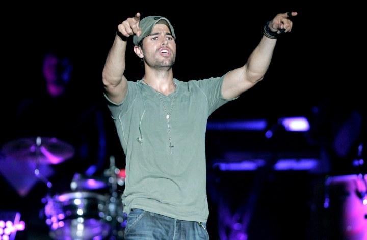 Enrique Iglesias se pare ca ar fi uitat cum sa cante. Fanii, socati dupa ultimul lui concert - VIDEO Enrique Iglesias se pare ca ar fi uitat cum sa cante. Fanii, socati dupa ultimul lui concert - VIDEO