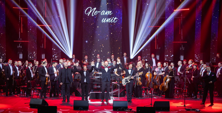 Patru forte ale muzicii noastre si-au unit talentele si au facut senzatie combinand mai multe stiluri de muzica! Cum a fost atmosfera la concert - VIDEO Patru forte ale muzicii noastre si-au unit talentele si au facut senzatie combinand mai multe stiluri de muzica! Cum a fost atmosfera la concert - VIDEO