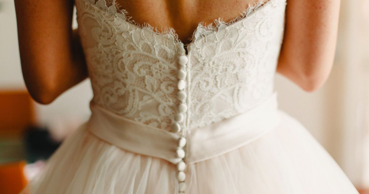 O tanara a mers imbracata in rochie de mireasa la nunta surorii ei. Imaginile sunt virale: „Cum ai putut sa-i strici ziua?”
O tanara a mers imbracata in rochie de mireasa la nunta surorii ei. Imaginile sunt virale: „Cum ai putut sa-i strici ziua?”