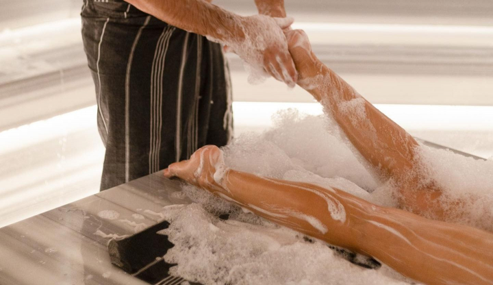 Masajul turcesc cu spuma de sapun - o procedura placuta si utila pentru mentinerea sanatatii! Care sunt beneficiile acestui rasfat - VIDEO Masajul turcesc cu spuma de sapun - o procedura placuta si utila pentru mentinerea sanatatii! Care sunt beneficiile acestui rasfat - VIDEO