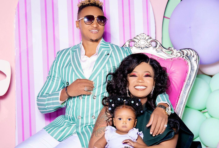 Cea mai tanara femeie de afaceri din lume are doi ani: „La un an, detinea deja propria companie. Pana la 5 ani, va fi milionara in dolari” Cea mai tanara femeie de afaceri din lume are doi ani: „La un an, detinea deja propria companie. Pana la 5 ani, va fi milionara in dolari”