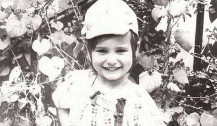 O recunosti? Este una dintre cele mai indragite si cunoscute prezentatoare de televiziune din Romania - FOTO O recunosti? Este una dintre cele mai indragite si cunoscute prezentatoare de televiziune din Romania - FOTO