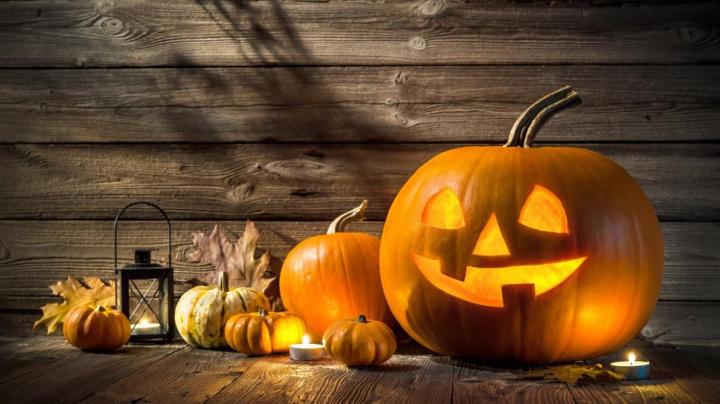 Halloween-ul este un motiv in plus pentru a da o petrecere tematica:  „Noi ne-am adunat la seara fetelor”  - VIDEO