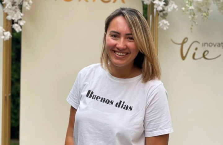 Aranjare brushing in doar 15 minute! Afla de la hairstylistul Nadejda Burdujan cateva trucuri pentru un look superb - VIDEO