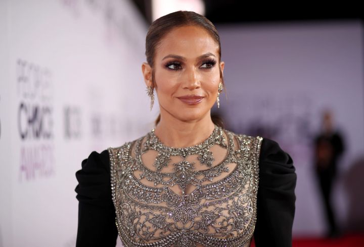 Adevarata fata a lui Jennifer Lopez. Cum arata diva de 54 de ani, in pozele de paparazzi, cand nu are pic de machiaj pe fata - FOTO/VIDEO Adevarata fata a lui Jennifer Lopez. Cum arata diva de 54 de ani, in pozele de paparazzi, cand nu are pic de machiaj pe fata - FOTO/VIDEO